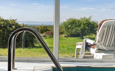 Joella - 75M from the Sea: Dak, Huis, Huis, Verblijf, Siding, Landgoed, Oprit, Garden Gebouwen, Werf, Schuur