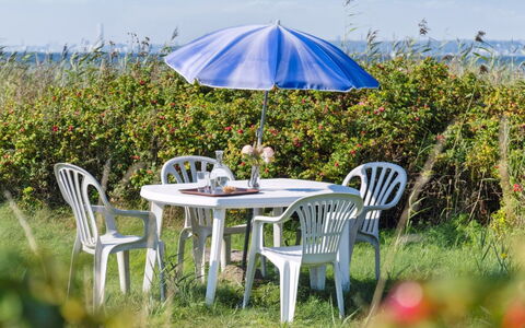 Joella - 75M from the Sea: Dak, Huis, Huis, Verblijf, Siding, Landgoed, Oprit, Garden Gebouwen, Werf, Schuur