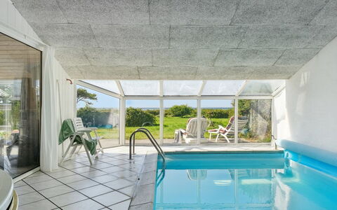 Joella - 75M from the Sea: Dak, Huis, Huis, Verblijf, Siding, Landgoed, Oprit, Garden Gebouwen, Werf, Schuur