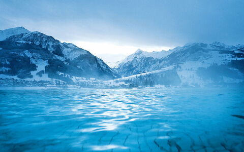 Zell am See 680: Blauw, Water, Bergachtig Landvormen, Berg, Glacial Landform, Winter, Gletsjer, Ijs, Bergketen, Reflectie