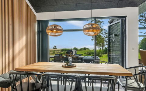 Jahn - 250M to the Fjord: Meubilair, Hout, Tafel, Interieur Ontwerp, Keuken En Eettafel, Eetkamer, Flooring, Plafond, Stoel, Beits