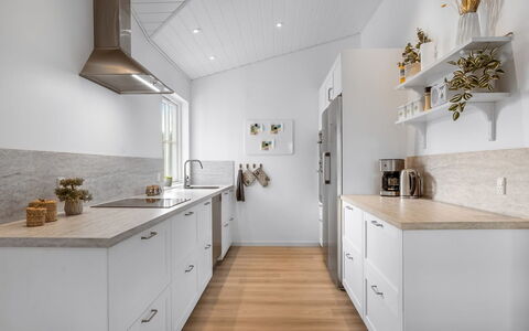 Thala - 500M from the Sea: Interieur Ontwerp, Keuken, Countertop, Flooring, Hout, Cabinetry, Meubilair, Verdieping, Toestel Van De Keuken, Huishoudapparatuur