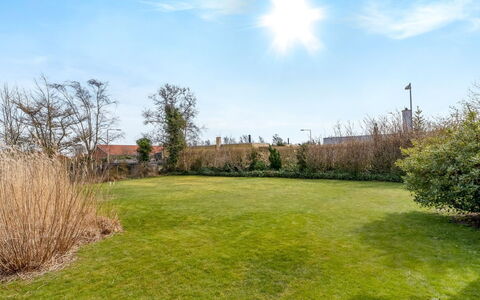 Natalija - 700M from the Sea: Lucht, Gras, Struik, Landschap, Grasland, Plain, Land Lot, Tuin, Gazon, Landelijk Gebied