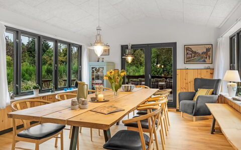 Duco - 780M from the Sea: Meubilair, Interieur Ontwerp, Flooring, Tafel, Hout, Eetkamer, Verdieping, Stoel, Plafond, Keuken En Eettafel