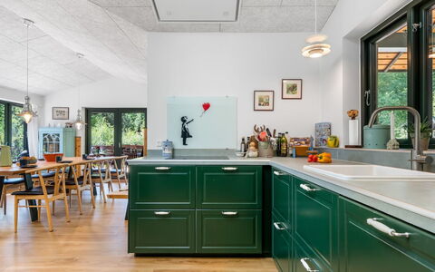 Duco - 780M from the Sea: Keuken, Interieur Ontwerp, Plafond, Cabinetry, Toestel Van De Keuken, Major Appliance, Countertop, Lichte Inrichting, Kast, Fornuis