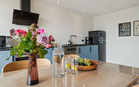 Rico - 50M from the Sea: Meubilair, Interieur Ontwerp, Flooring, Hout, Countertop, Plafond, Verdieping, Keuken, Verlichting, Kamer