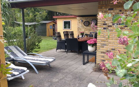 Kasper - 700M from the Sea: Dak, Huis, Huis, Verblijf, Siding, Landgoed, Oprit, Garden Gebouwen, Werf, Schuur