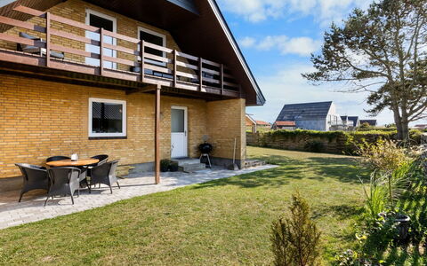Benedikt - 150M from the Sea: Dak, Huis, Huis, Verblijf, Deur, Siding, Dek, Veranda, Plank, Hardwood