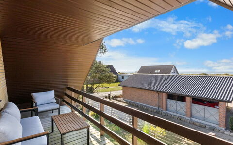 Benedikt - 150M from the Sea: Dak, Huis, Huis, Verblijf, Deur, Siding, Dek, Veranda, Plank, Hardwood