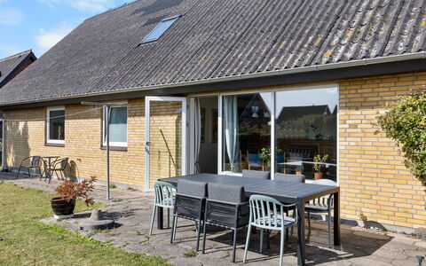 Benedikt - 150M from the Sea: Dak, Huis, Huis, Verblijf, Deur, Siding, Dek, Veranda, Plank, Hardwood