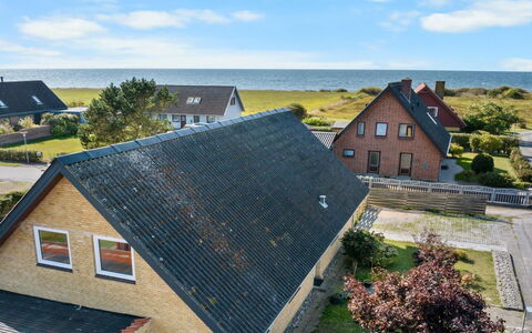 Benedikt - 150M from the Sea: Dak, Huis, Huis, Verblijf, Deur, Siding, Dek, Veranda, Plank, Hardwood