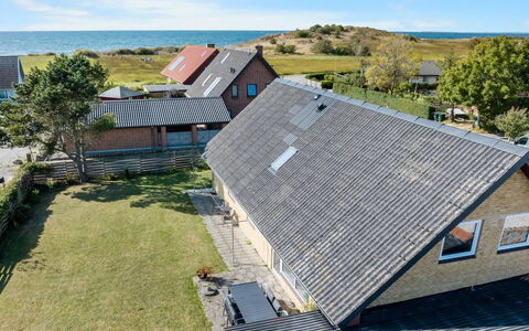Benedikt - 150M from the Sea: Dak, Huis, Huis, Verblijf, Deur, Siding, Dek, Veranda, Plank, Hardwood