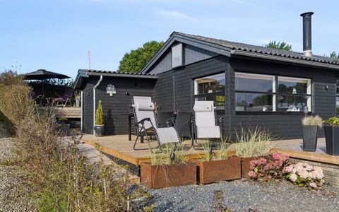 Dagh - 100M from the Sea: Meubilair, Interieur Ontwerp, Flooring, Verdieping, Plafond, Kamer, Stoel, Tafel, Appartement, Keuken En Eettafel
