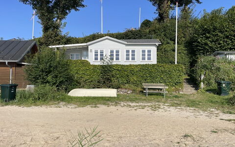 Drifa - 20M from the Sea: Huis, Huis, Dak, Woongebied, Verblijf, Landgoed, Boerderij, Gazon, Landscaping, Siding