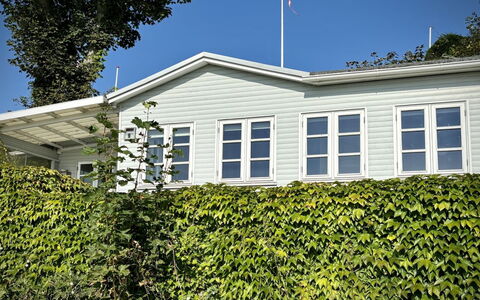 Drifa - 20M from the Sea: Huis, Huis, Dak, Woongebied, Verblijf, Landgoed, Boerderij, Gazon, Landscaping, Siding