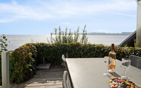 Drifa - 20M from the Sea: Huis, Huis, Dak, Woongebied, Verblijf, Landgoed, Boerderij, Gazon, Landscaping, Siding