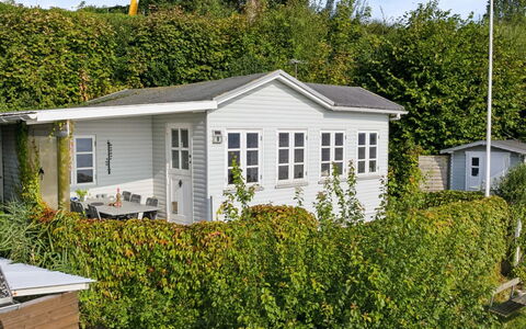 Drifa - 20M from the Sea: Huis, Huis, Dak, Woongebied, Verblijf, Landgoed, Boerderij, Gazon, Landscaping, Siding
