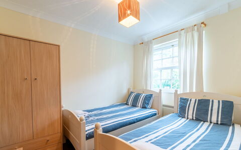 Porthilly: Meubilair, Eigendom, Venster, Interieur Ontwerp, Comfort, Verlichting, Hout, Verdieping, Flooring