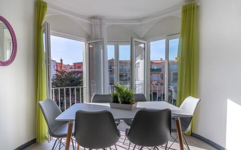 Empuriabrava 476: Kamer, Eigendom, Interieur Ontwerp, Meubilair, Gebouw, Eetkamer, Huis, Onroerend Goed, Geel, Tafel