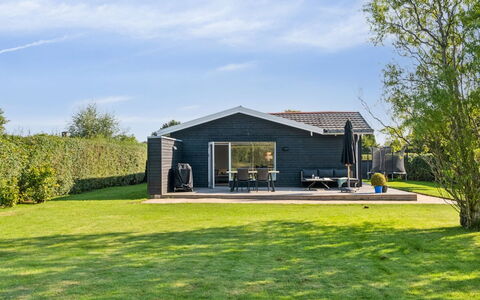 Frede - 1Km from the Sea: Dak, Huis, Huis, Verblijf, Deur, Siding, Dek, Veranda, Plank, Hardwood