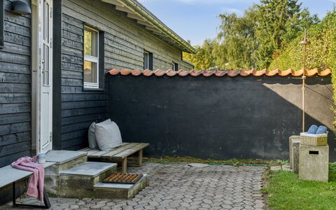 Frede - 1Km from the Sea: Dak, Huis, Huis, Verblijf, Deur, Siding, Dek, Veranda, Plank, Hardwood