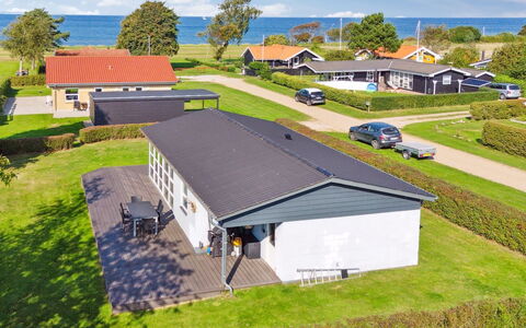 Todor - 150M from the Sea: Huis, Huis, Dak, Woongebied, Verblijf, Landgoed, Boerderij, Gazon, Landscaping, Siding