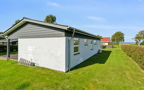 Todor - 150M from the Sea: Huis, Huis, Dak, Woongebied, Verblijf, Landgoed, Boerderij, Gazon, Landscaping, Siding
