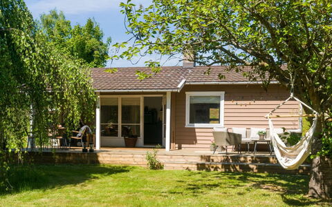 Jovana - 150M to the Fjord: Hout, Dak, Architectuur, Huis, Huis, Verblijf, Siding, Hardwood, Helling, Landgoed