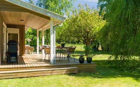 Jovana - 150M to the Fjord: Hout, Dak, Architectuur, Huis, Huis, Verblijf, Siding, Hardwood, Helling, Landgoed