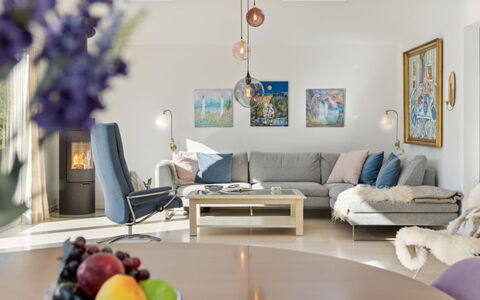 Annlisa - 750M from the Sea: Hout, Dak, Architectuur, Huis, Huis, Verblijf, Siding, Hardwood, Helling, Landgoed