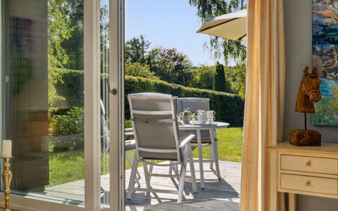 Annlisa - 750M from the Sea: Hout, Dak, Architectuur, Huis, Huis, Verblijf, Siding, Hardwood, Helling, Landgoed