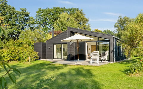 Annlisa - 750M from the Sea: Hout, Dak, Architectuur, Huis, Huis, Verblijf, Siding, Hardwood, Helling, Landgoed