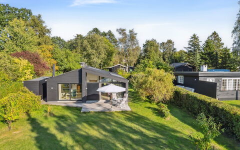 Annlisa - 750M from the Sea: Hout, Dak, Architectuur, Huis, Huis, Verblijf, Siding, Hardwood, Helling, Landgoed