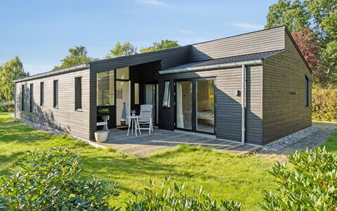 Annlisa - 750M from the Sea: Hout, Dak, Architectuur, Huis, Huis, Verblijf, Siding, Hardwood, Helling, Landgoed