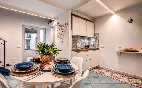 Casetta Di Laura In Massa Lubrense: Fotolijst, Eigendom, Fabriek, Tafel, Venster, Kamerplant, Bloempot, Azure, Hout, Interieur Ontwerp