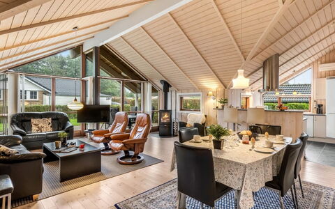 Sarah: Meubilair, Interieur Ontwerp, Flooring, Verdieping, Plafond, Kamer, Stoel, Tafel, Appartement, Keuken En Eettafel