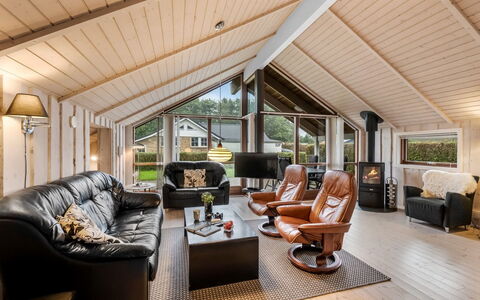 Sarah: Meubilair, Interieur Ontwerp, Flooring, Verdieping, Plafond, Kamer, Stoel, Tafel, Appartement, Keuken En Eettafel
