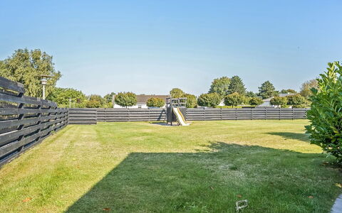 Hedde - 100M from the Sea: Blauw, Struik, Verblijf, Groundcover, Tuin, Landgoed, Schaduw, Landscaping, Boerderij, Eco Hotel