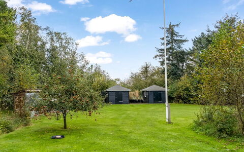 Evi - 500M from the Sea: Gras, Grasland, Land Lot, Verblijf, Landelijk Gebied, Weide, Garden Gebouwen, Tuin, Schuur