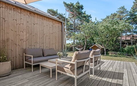 Kaila - 50M from the Sea: Hout, Houten Vloer, Flooring, Meubilair, Buitenmeubels, Verdieping, Hardwood, Dek, Plank, Veranda