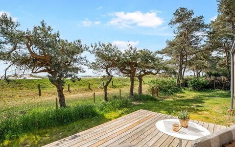 Kaila - 50M from the Sea: Land Lot, Buitenmeubels, Tuin, Schaduw, Verblijf, Hardwood, Landscaping, Stoel, Buitentafel