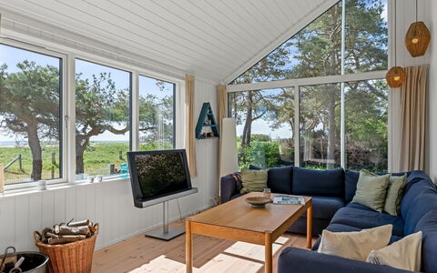 Kaila - 50M from the Sea: Flooring, Interieur Ontwerp, Hout, Meubilair, Bankstel, Verdieping, Plafond, Woonkamer, Houten Vloer, Kamer