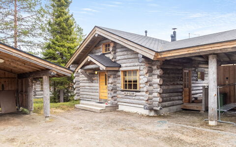 Villa Olivia: Hout, Verblijf, Dak, Huis, Siding, Huis, Blokhut, Schuur, Helling, Garden Gebouwen