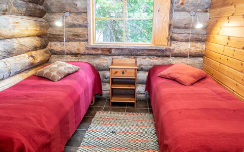 Villa Olivia: Hout, Flooring, Interieur Ontwerp, Verdieping, Meubilair, Slaapkamer, Bed, Kamer, Laken, Plafond