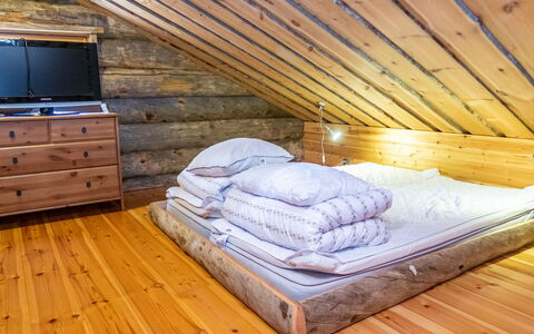 Villa Olivia: Hout, Flooring, Verdieping, Interieur Ontwerp, Slaapkamer, Meubilair, Bed, Verlichting, Houten Vloer, Plafond