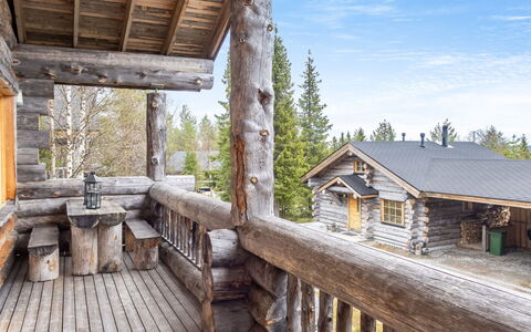 Villa Olivia: Hout, Verblijf, Dak, Huis, Veranda, Blokhut, Plank, Siding, Hardwood, Dek