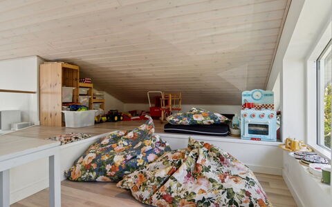 Hening - 50M from the Sea: Gras, Hout, Landelijk Gebied, Struik, Verblijf, Dak, Plain, Land Lot, Huis, Groundcover
