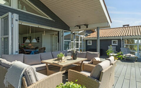 Hening - 50M from the Sea: Gras, Hout, Landelijk Gebied, Struik, Verblijf, Dak, Plain, Land Lot, Huis, Groundcover