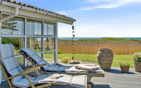 Hening - 50M from the Sea: Gras, Hout, Landelijk Gebied, Struik, Verblijf, Dak, Plain, Land Lot, Huis, Groundcover