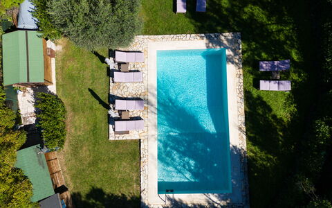 Villa Pietrafitta: Water, Fabriek, Wereld, Vegetation, Rechthoek, Gras, Zwemwater, Stedelijk Ontwerp, Muur, Landschap